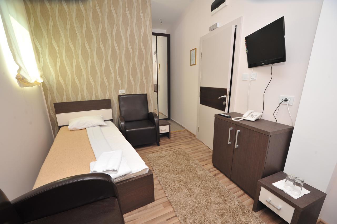 Hotel Zeleni Vir Ni エクステリア 写真