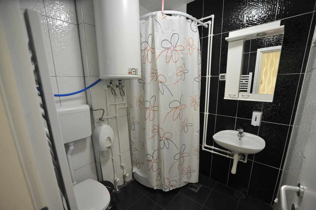 Hotel Zeleni Vir Ni エクステリア 写真
