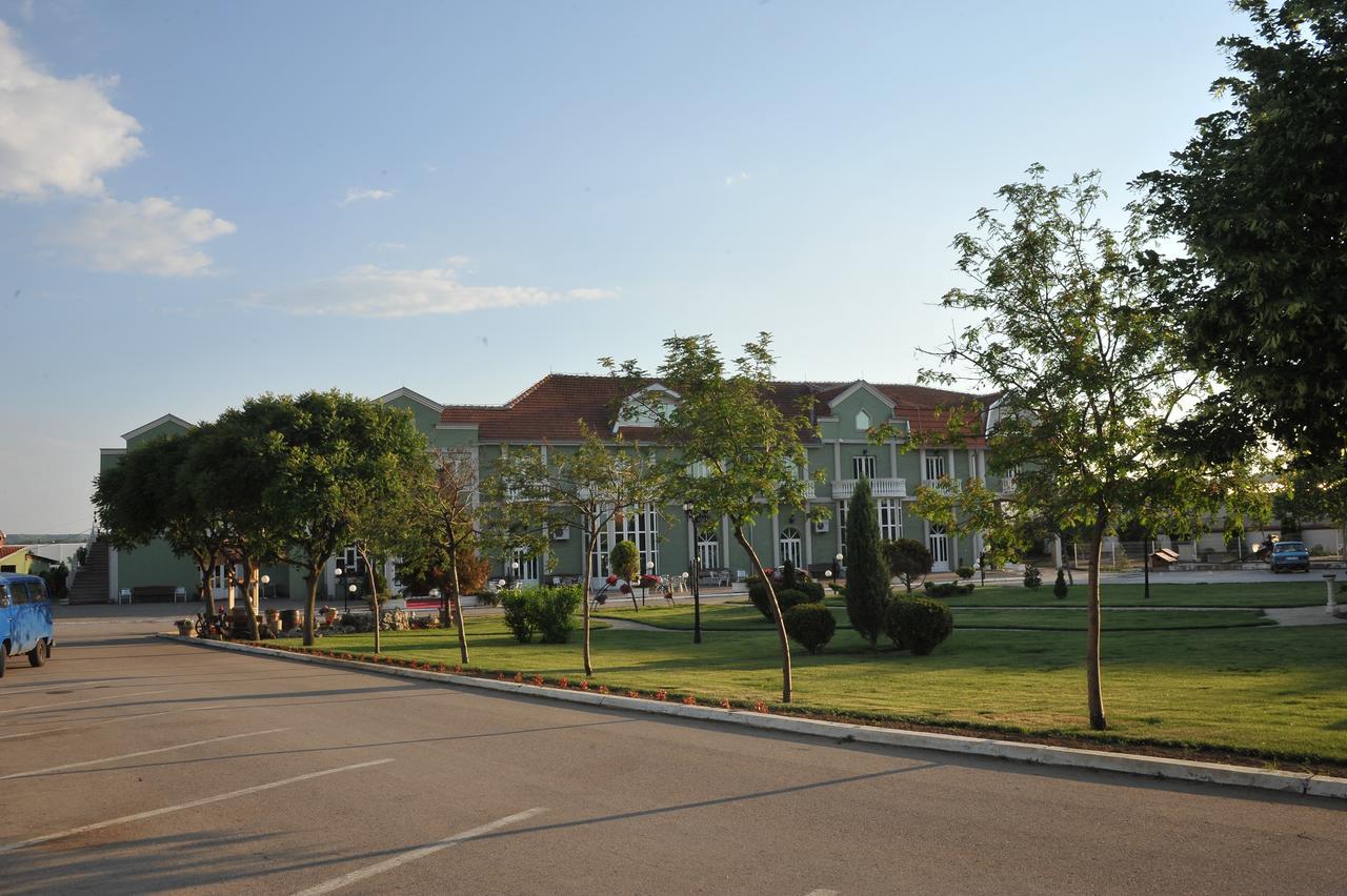 Hotel Zeleni Vir Ni エクステリア 写真