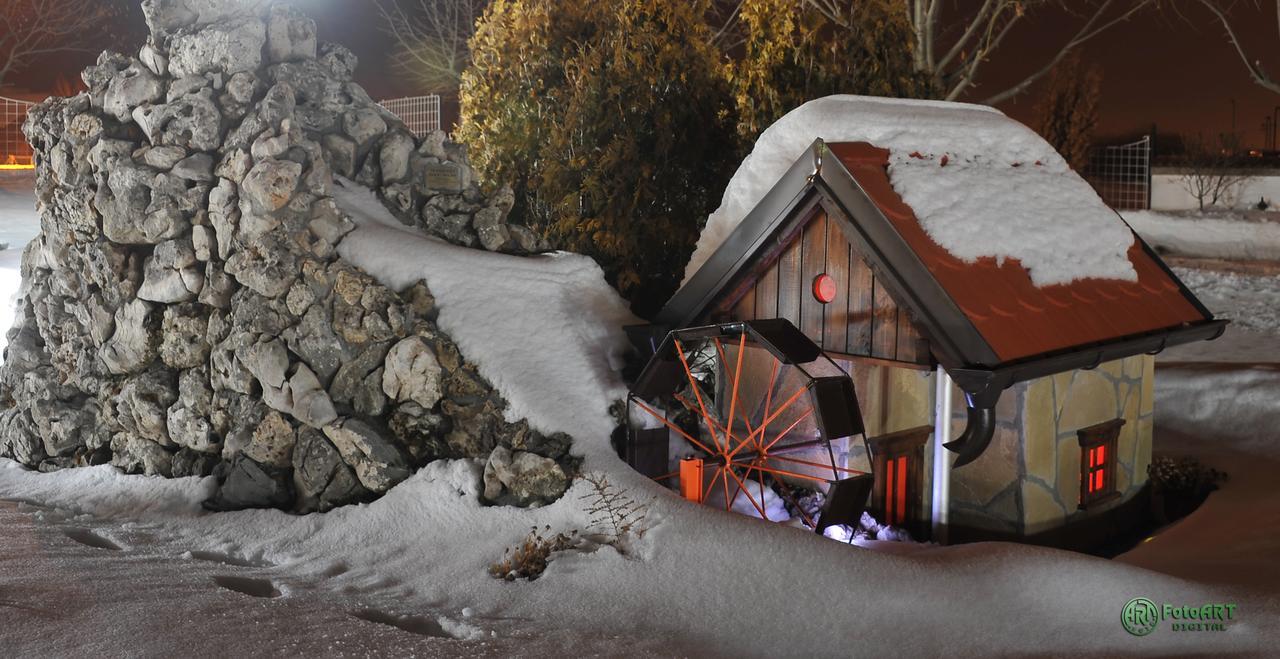 Hotel Zeleni Vir Ni エクステリア 写真