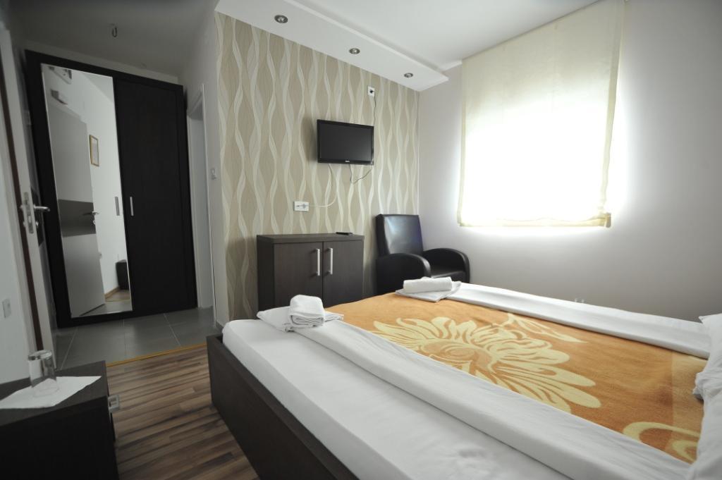 Hotel Zeleni Vir Ni エクステリア 写真